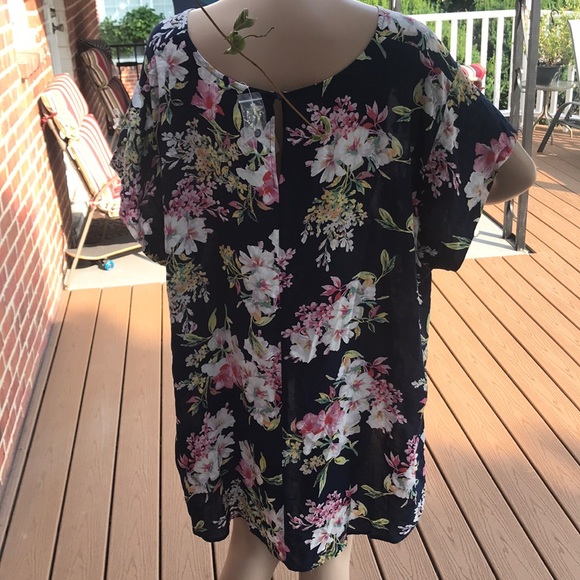 🌷WOMAN TOP BY MARISA CHRISTINA IN SIZE 3X 🌷 - Picture 4 of 8
